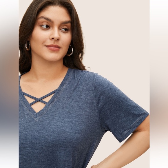 BloomChic Solid Crisscross Neck Contrast Stitch T-shirt us10 - Picture 3 of 6